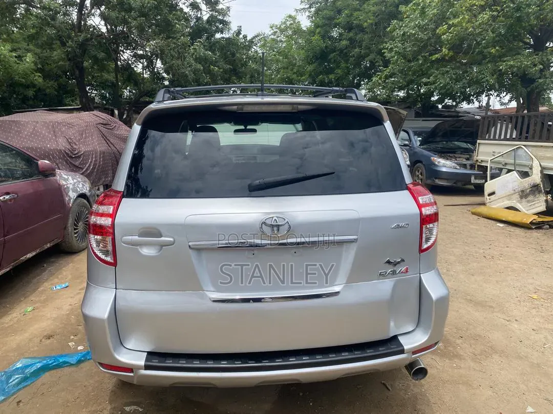 Toyota RAV4 2011 Silver