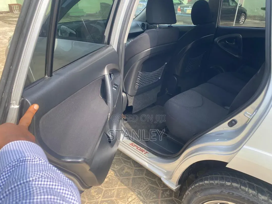Toyota RAV4 2011 Silver