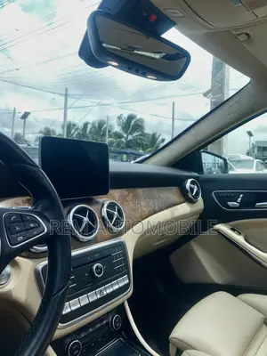 Mercedes-Benz GLA 250 2018 Blue