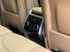 Land Rover Range Rover Vogue 2023 Maroon