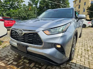 Toyota Highlander XLE 2021 Silver