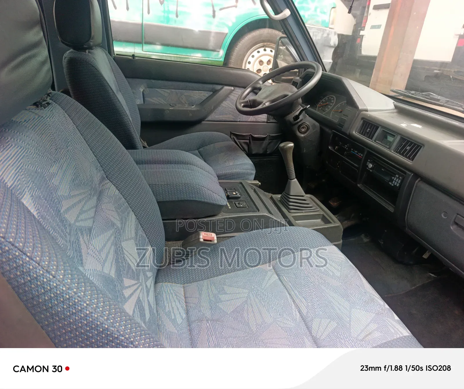 Mitsubishi L300 2010 Blue