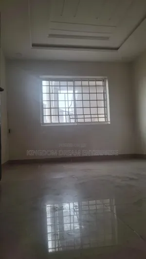 3bdrm Apartment in Surulere Lagos, Ijeshatedo for rent