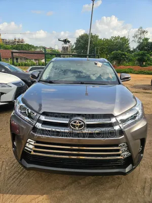Toyota Highlander XLE 4x4 V6 (3.5L 6cyl 8A) 2017 Gray