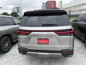 Lexus LX 600 2024 Gold