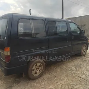 Toyota HiAce 2003 Black