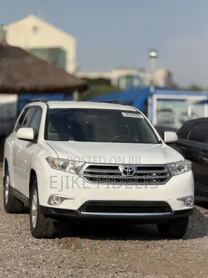 Toyota Highlander 3.5L 4WD 2013 White
