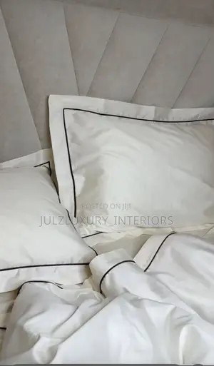 Luxury Bedding Set – Piped Finish