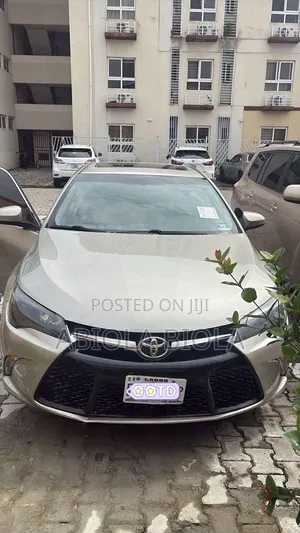 Toyota Camry 2016 Gold