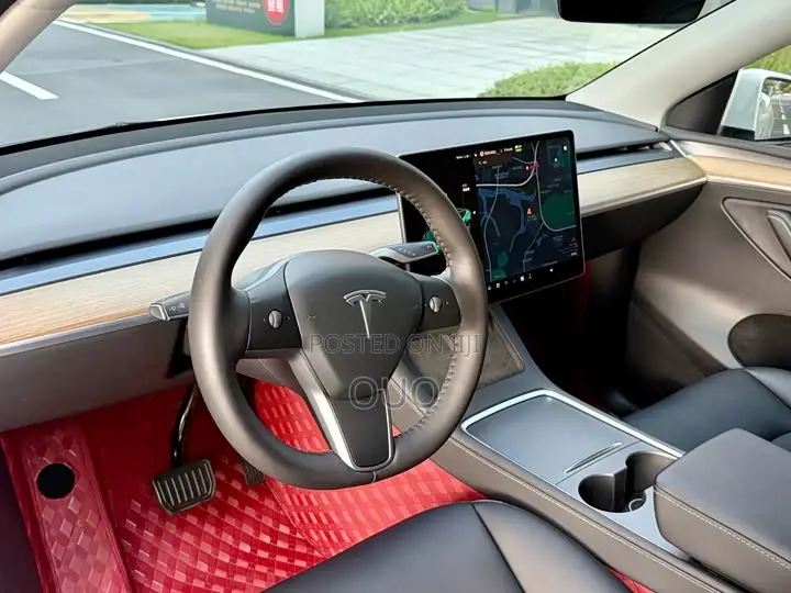 Tesla Model Y Standard Range RWD 2021 White