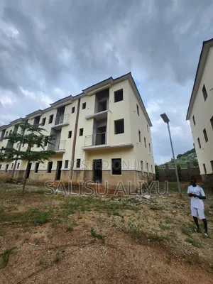 4bdrm Duplex in Nizamiya Hospital, Karmo for sale