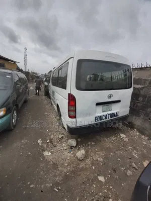 Toyota HiAce 2010 White