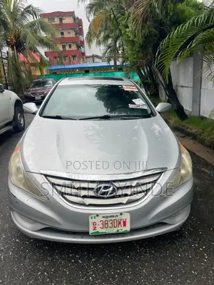 Hyundai Sonata Limited Sedan FWD (2.4L 4cyl 6A) 2011 Silver