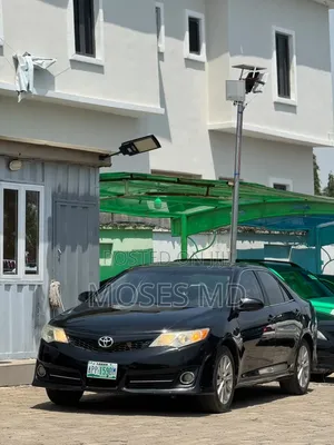 Toyota Camry XLE 4dr Sedan (2.5L 4cyl 6A) 2013 Black