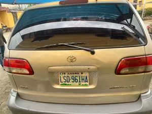 Toyota Sienna 2002 Silver
