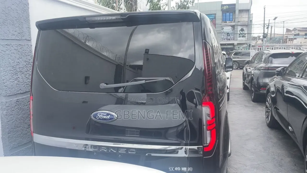 Ford Tourneo 2025 Black