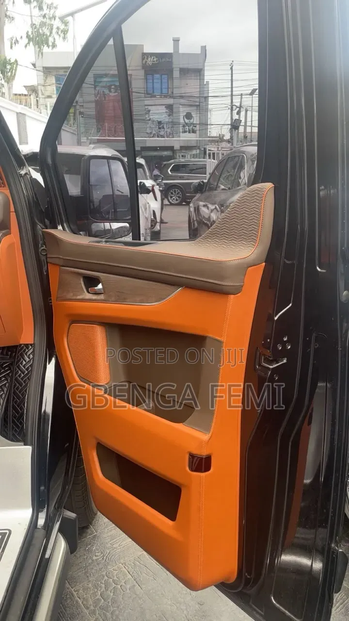Ford Tourneo 2025 Black