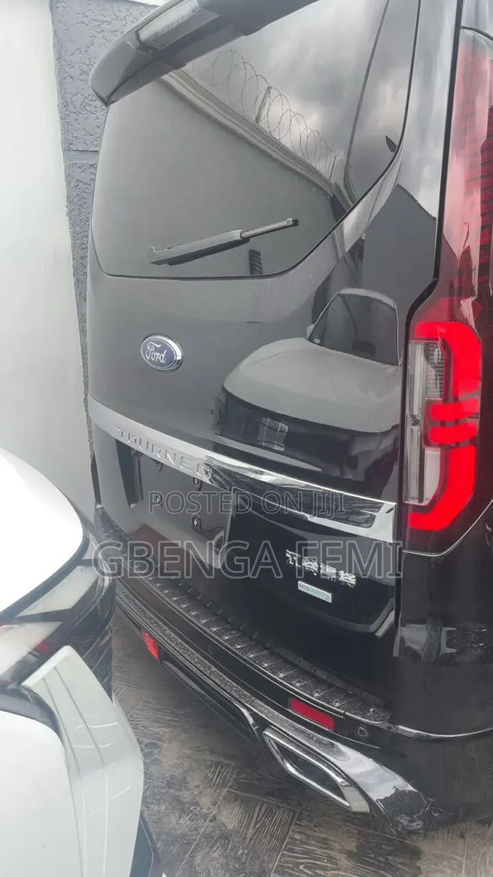 Ford Tourneo 2025 Black