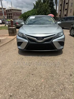 Toyota Camry 2018 Silver