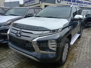 Mitsubishi Pajero 2023 Gray