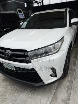 Toyota Highlander SE 4x4 V6 (3.5L 6cyl 8A) 2018 White