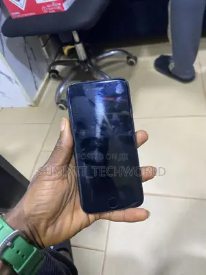 Apple iPhone 7 32 GB Black