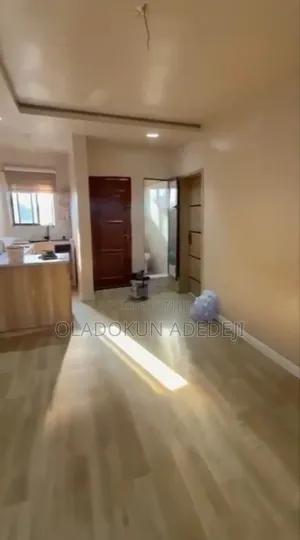 Furnished Mini Flat in Off Market Street, Shomolu / Shomolu for rent