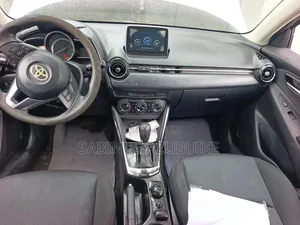 Toyota Yaris 2018 Silver