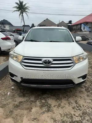 Toyota Highlander SE 2012 White