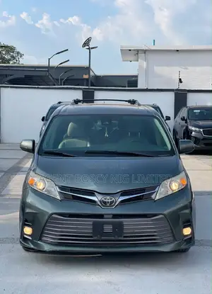 Toyota Sienna XLE AWD (3.5L 6cyl 8A) 2018 Green