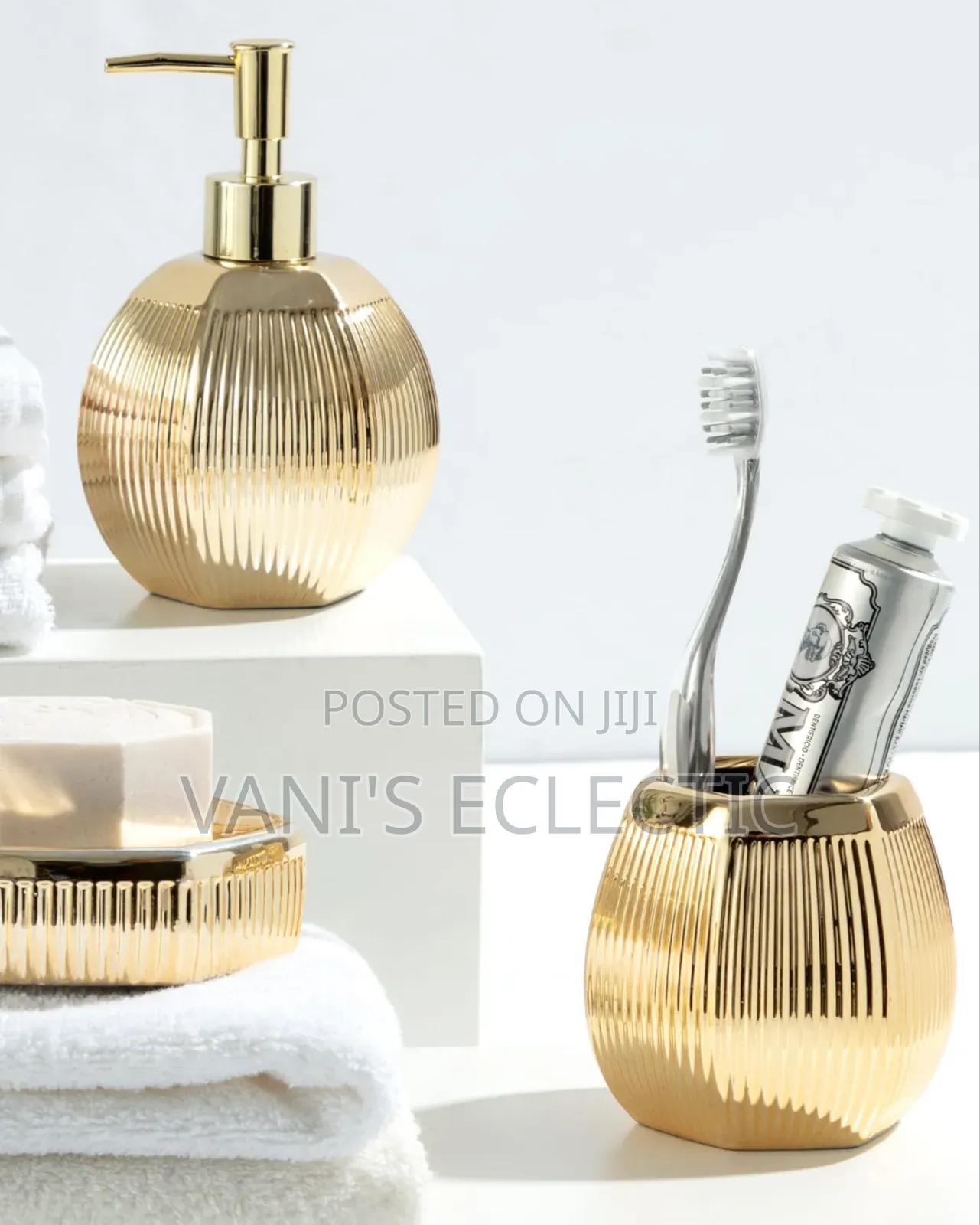Madame Coco Elegant 3-Piece Ceramic Bathroom Accessories Sets