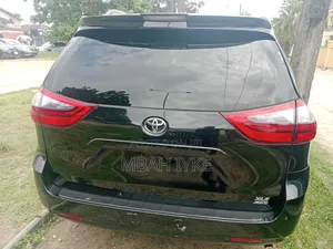 Toyota Sienna XLE 7 AWD 2020 Black