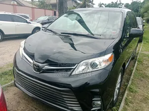 Toyota Sienna XLE 7 AWD 2020 Black