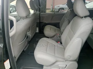 Toyota Sienna XLE 7 AWD 2020 Black