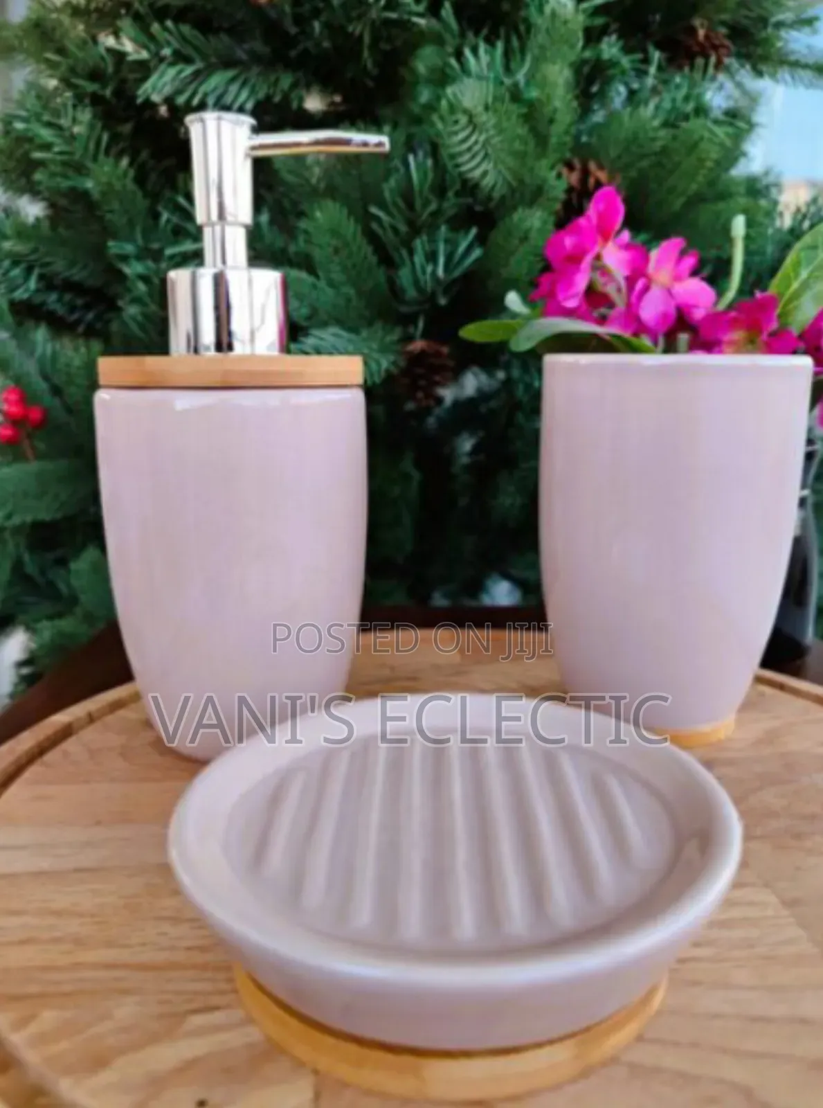 Madame Coco Elegant 3-Piece Ceramic Bathroom Accessories Sets