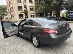 Toyota Camry LE 4dr Sedan (2.5L 4cyl 6AM) 2010 Gray