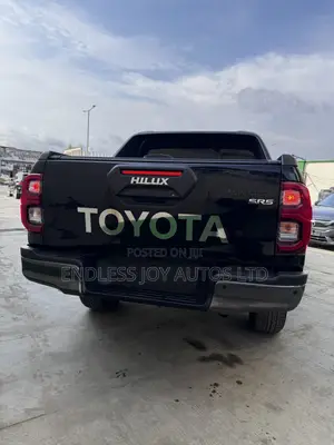 New Toyota Hilux 2026 Black
