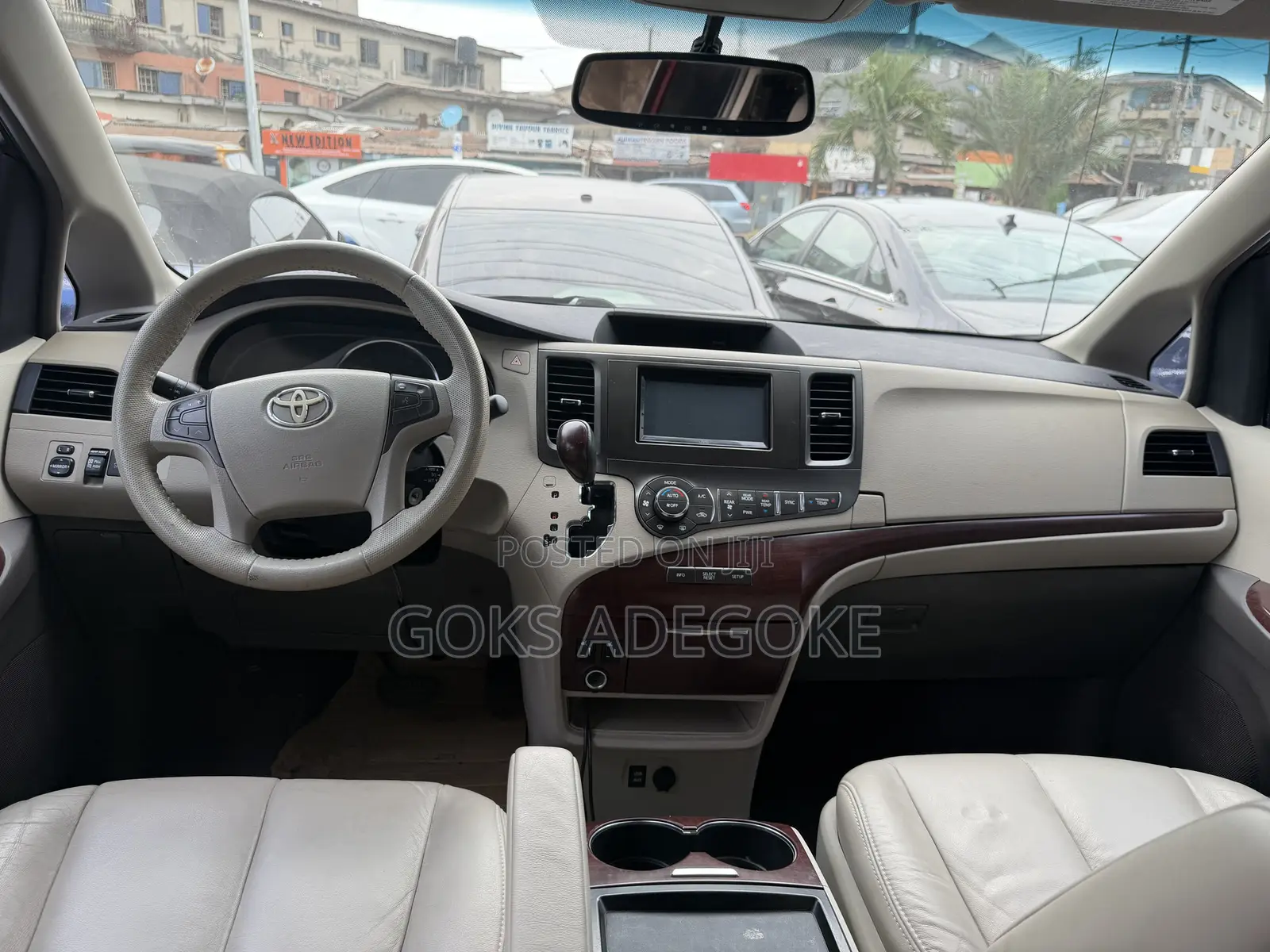 Toyota Sienna 2011 Red