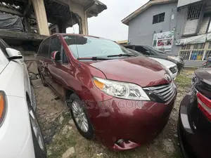 Toyota Sienna 2011 Red
