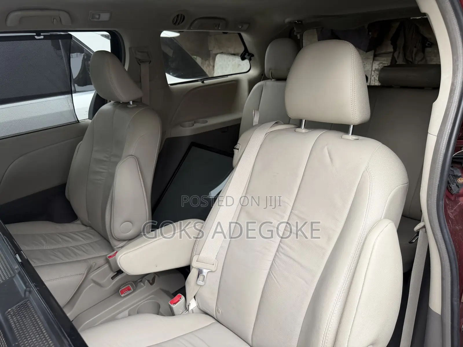 Toyota Sienna 2011 Red