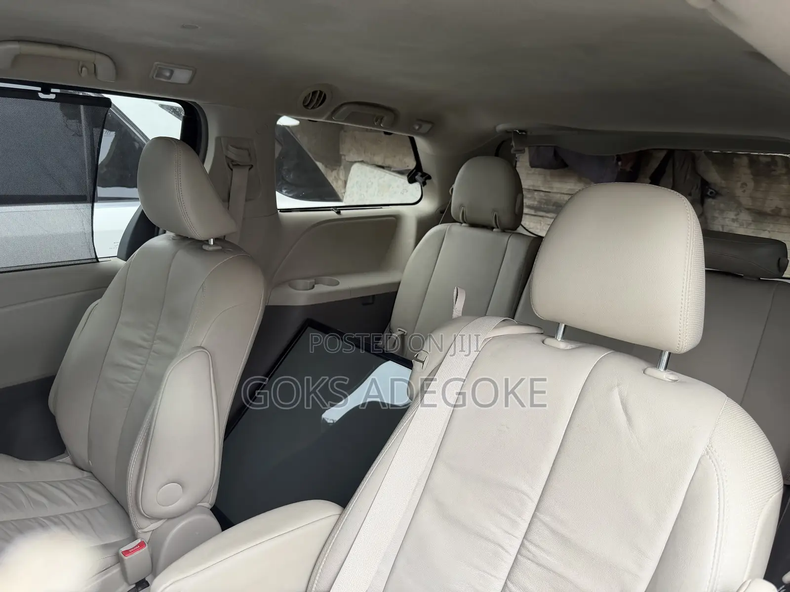 Toyota Sienna 2011 Red