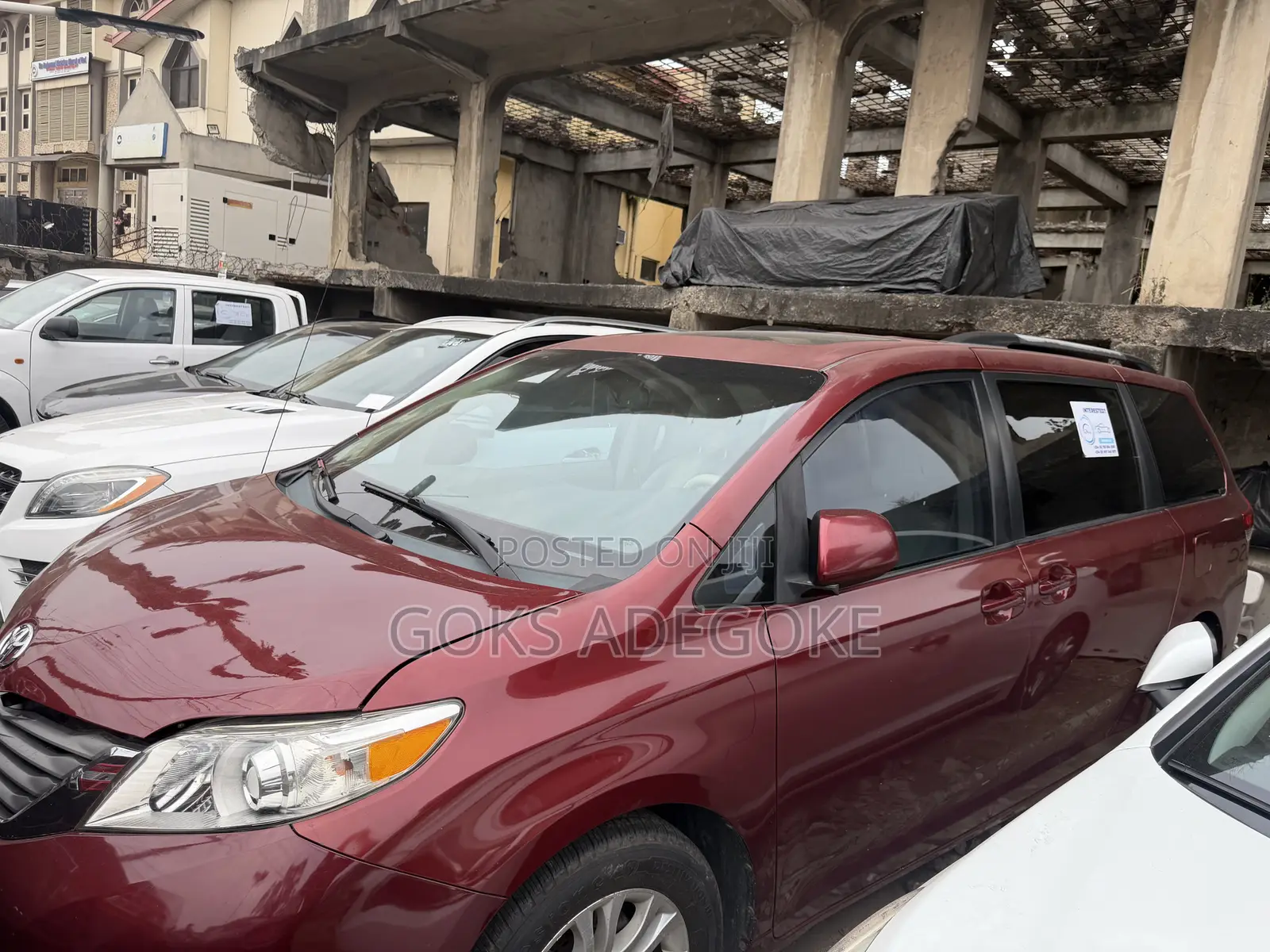 Toyota Sienna 2011 Red
