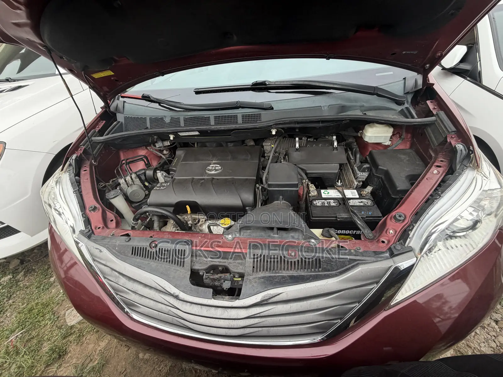 Toyota Sienna 2011 Red