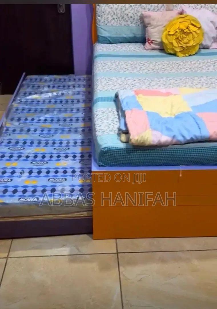 Neat 4x6 Bed Frame With Wall-Mounted Bookshelf Reading Table