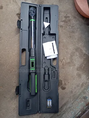 Digital Electronic Torque Wrench 1⁄2 Drive (10-200Nm)