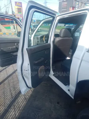 Nissan Pick-Up 2013 White