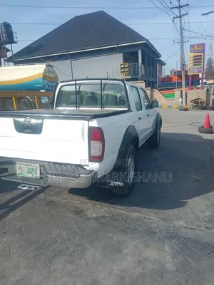 Nissan Pick-Up 2007 White