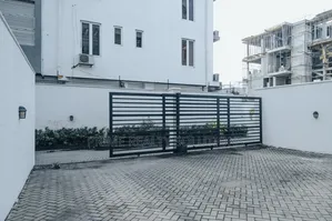 5bdrm Duplex in Banana Island for rent