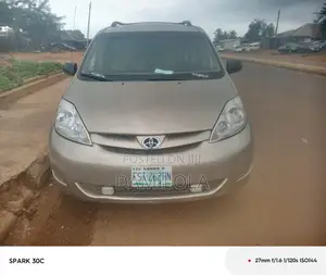 Toyota Sienna 2007 Gold