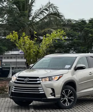 Toyota Highlander 2018 Gold